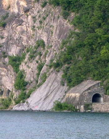 Varenna : falaise au bord du lac!